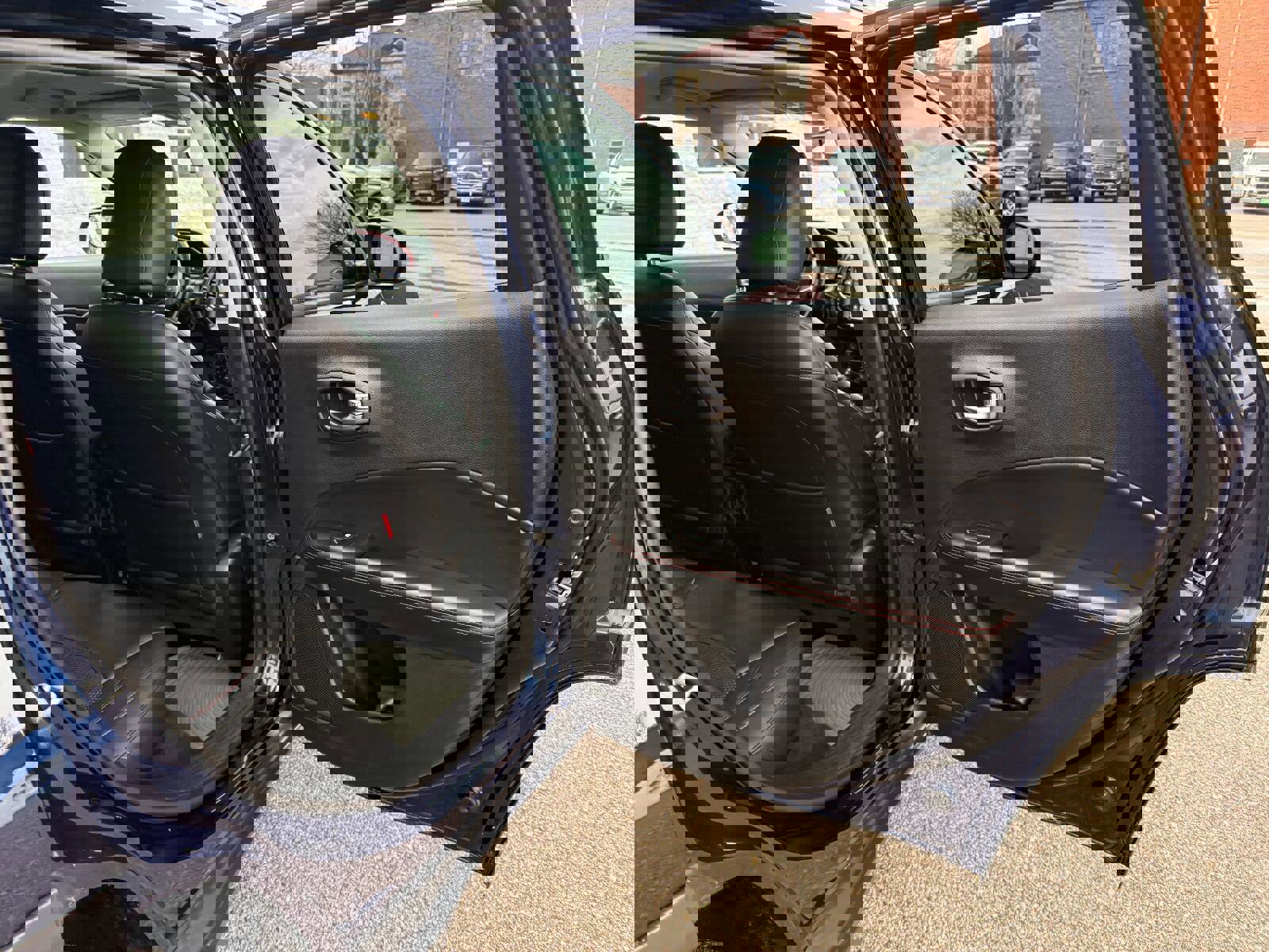 Used 2018 Jeep Compass Trailhawk w/ Cold Weather Group image 16