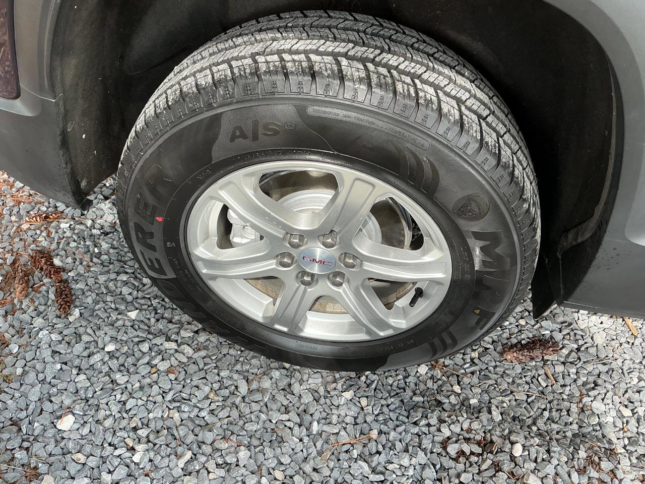 Used 2019 GMC Acadia SLE image 25