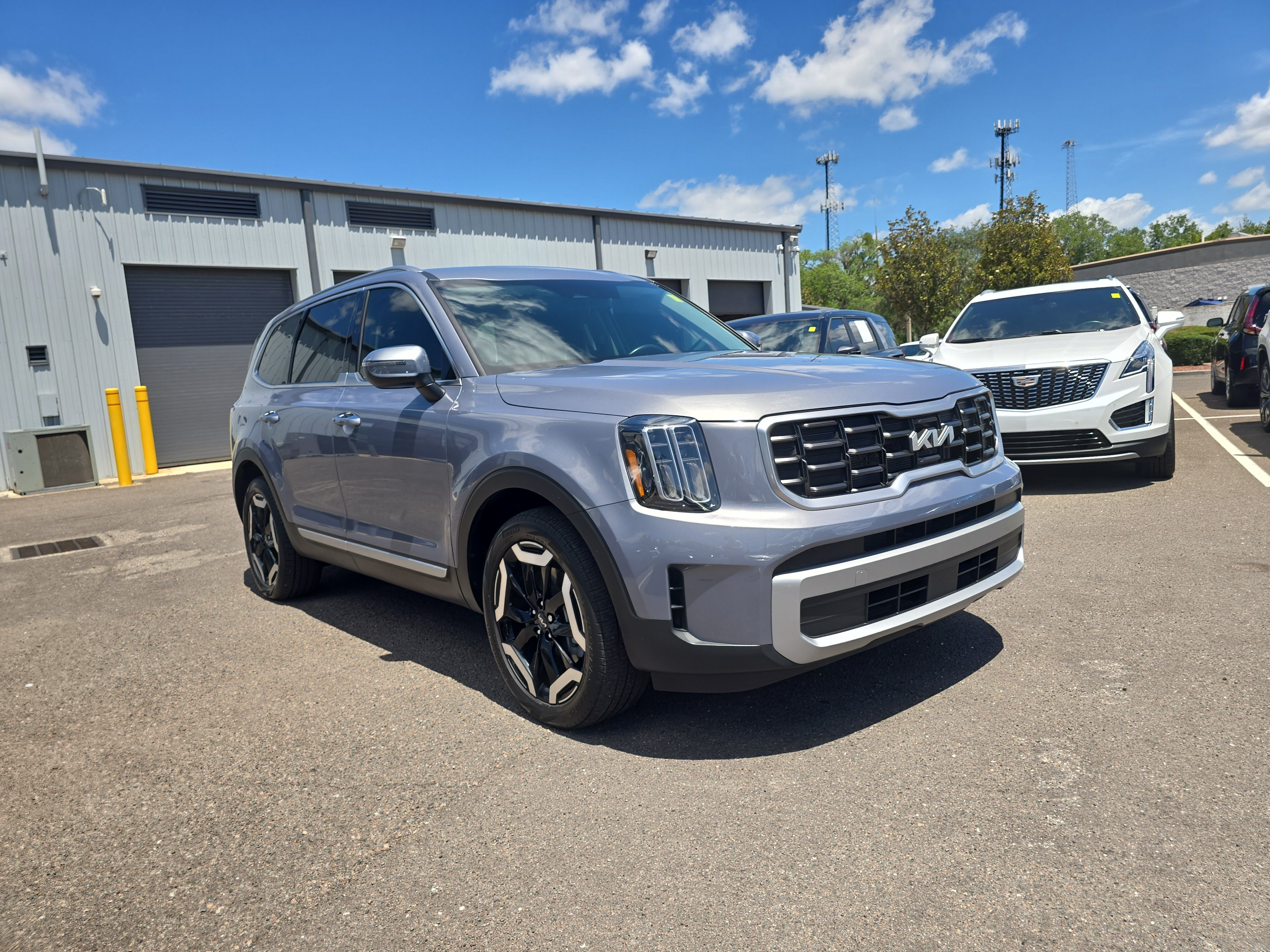 Certified 2023 Kia Telluride S AWD/4WD image 2