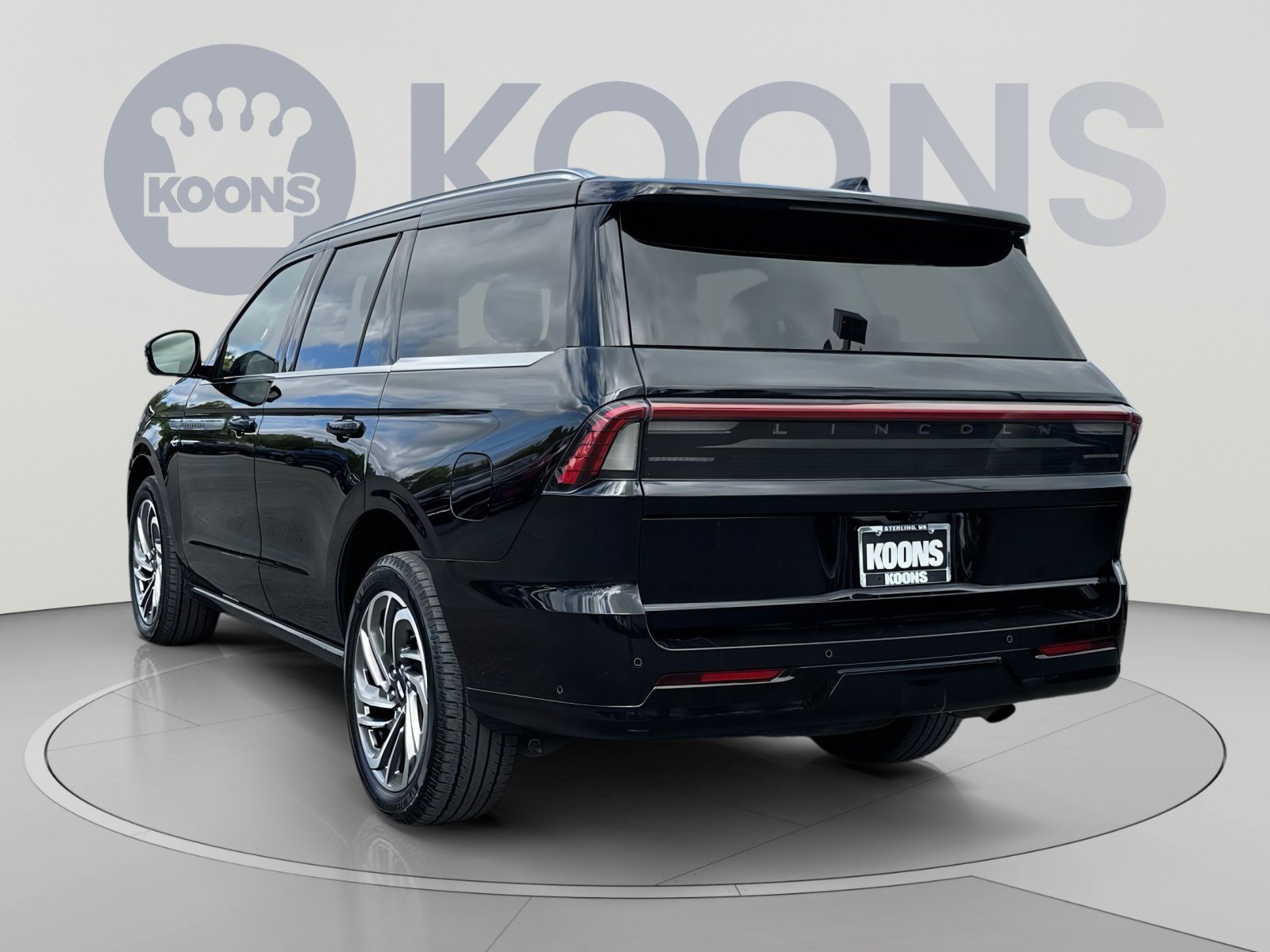 Used 2025 Lincoln Navigator Reserve AWD/4WD image 8