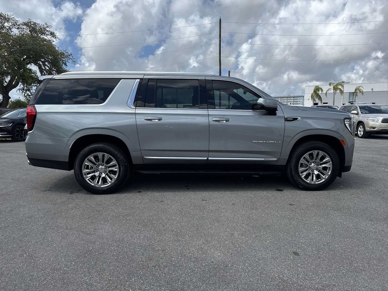 Used 2024 GMC Yukon XL Denali AWD/4WD image 7