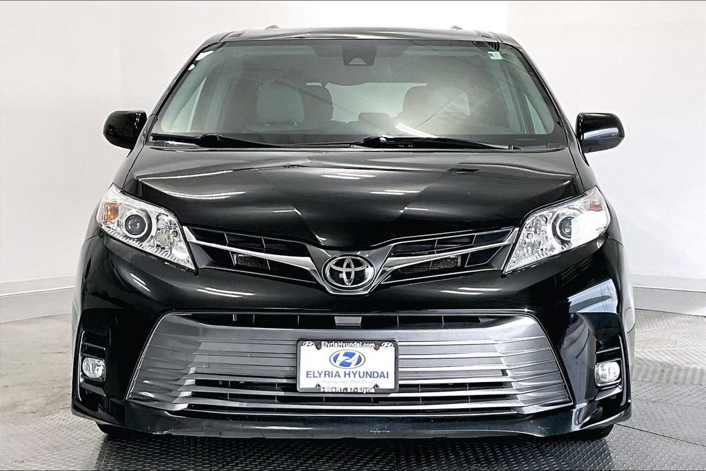 Used 2019 Toyota Sienna XLE w/ XLE Navigation Package FWD image 3