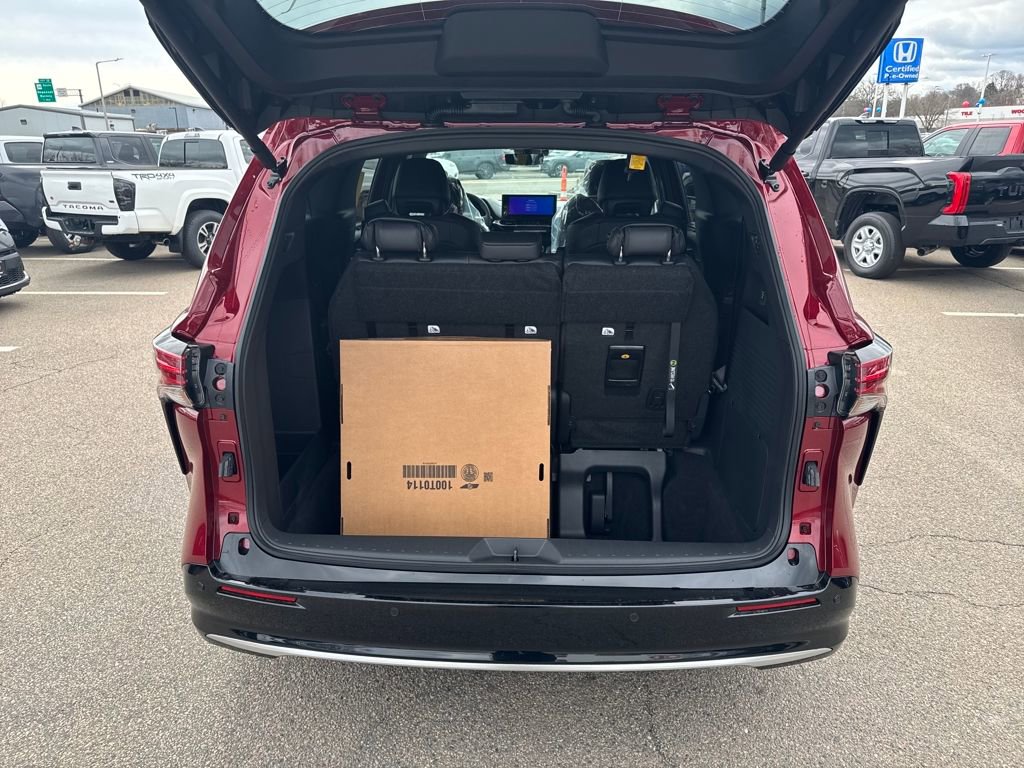 New 2026 Toyota Sienna Platinum image 7