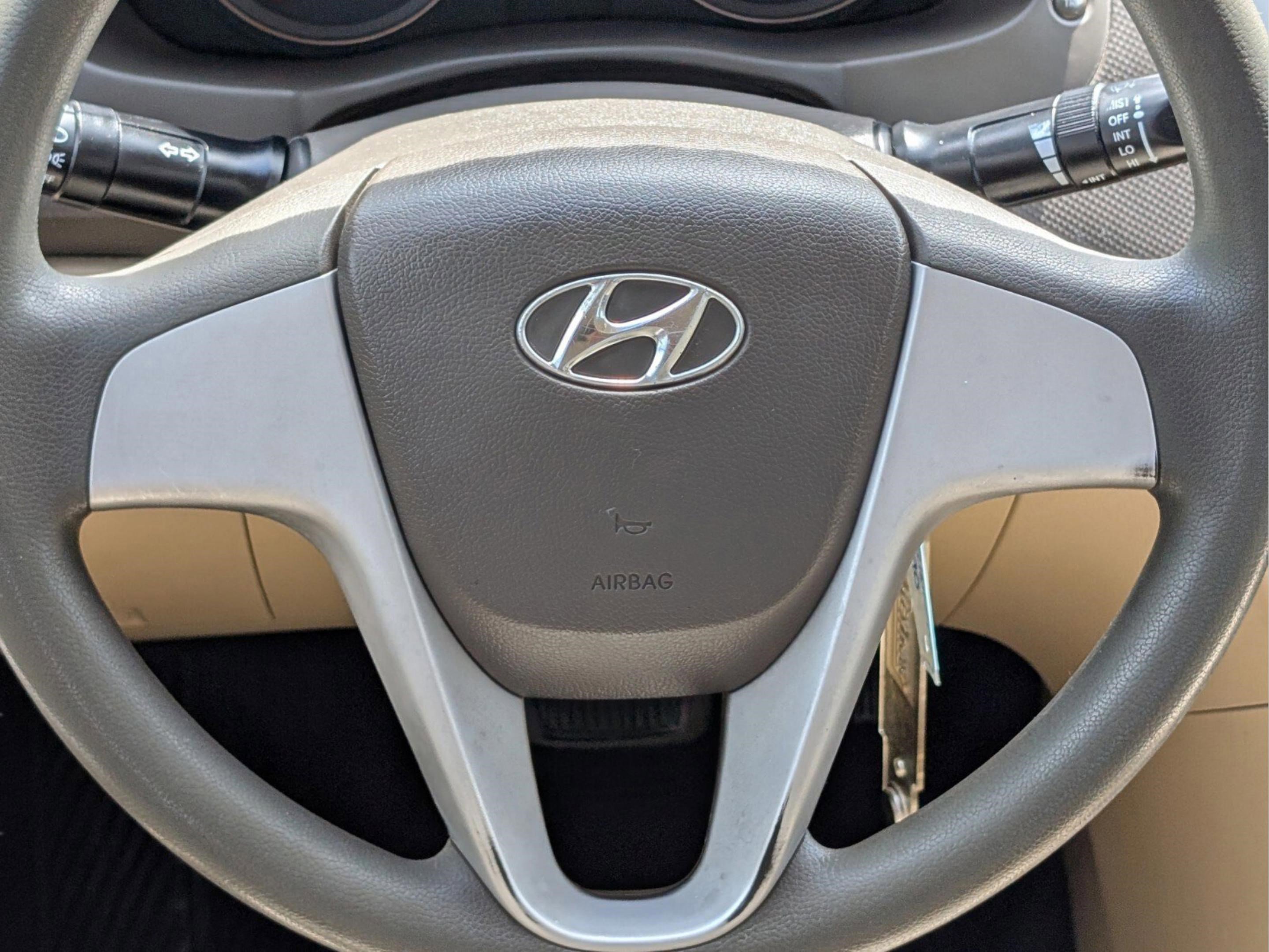 Used 2012 Hyundai Accent GLS image 33