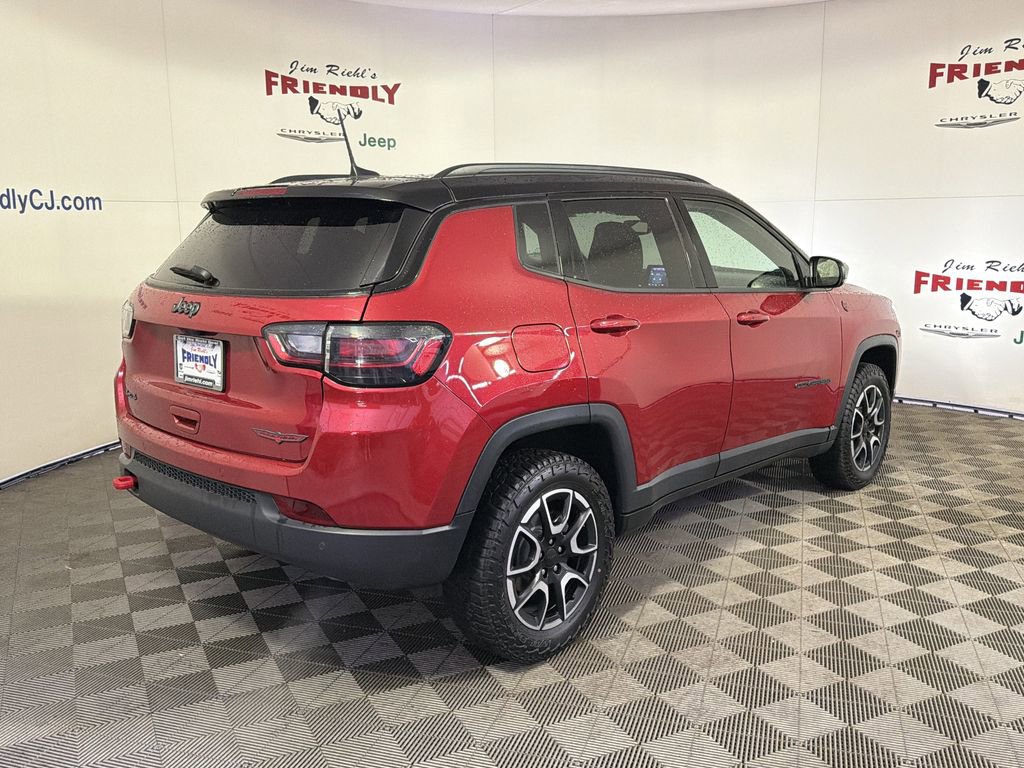 Used 2024 Jeep Compass Trailhawk w/ Trailhawk Elite Group AWD/4WD image 3