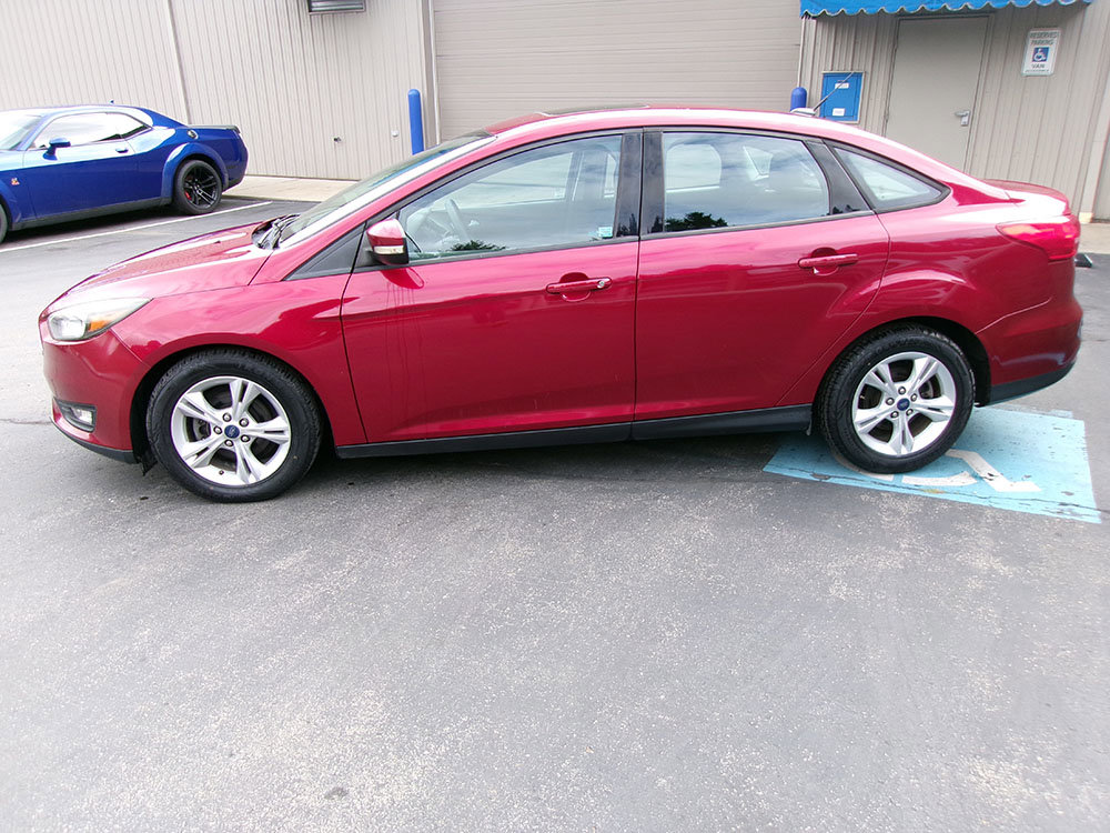 Used 2017 Ford Focus SEL image 3