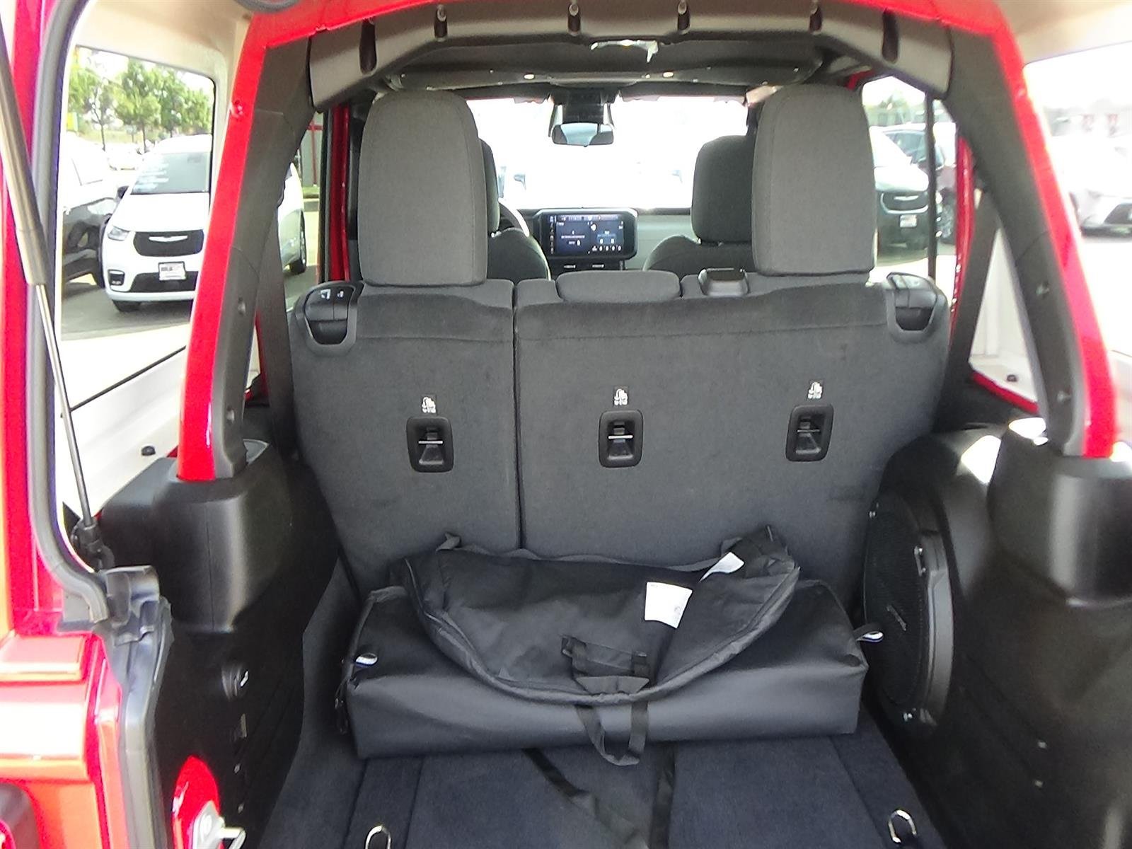 Used 2026 Jeep Wrangler Unlimited Sahara AWD/4WD image 12
