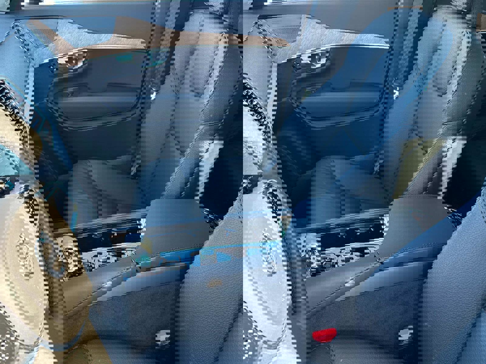 Certified 2024 Volvo XC90 T8 Plus w/ Protection Package Premier image 20