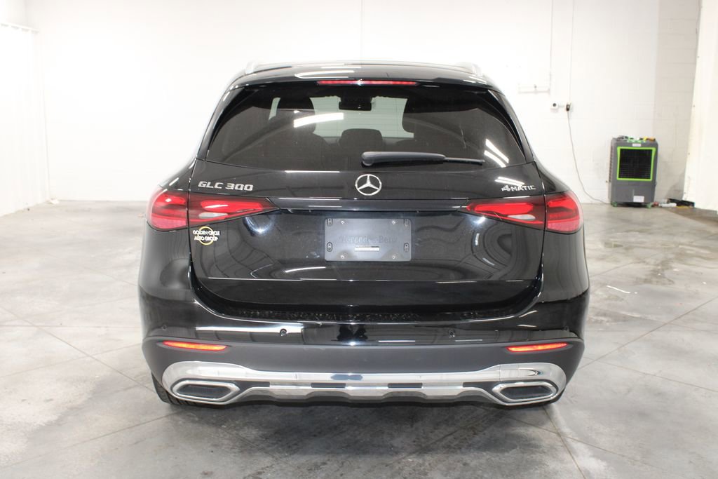 Used 2024 Mercedes-Benz GLC 300 4MATIC image 11