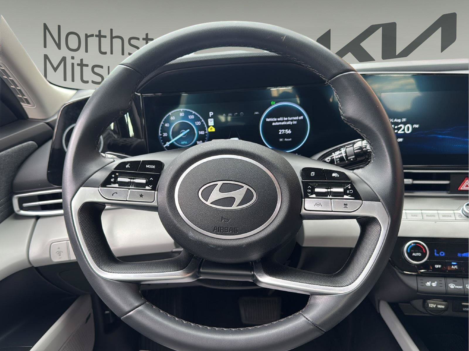 Used 2025 Hyundai Elantra Limited FWD image 14