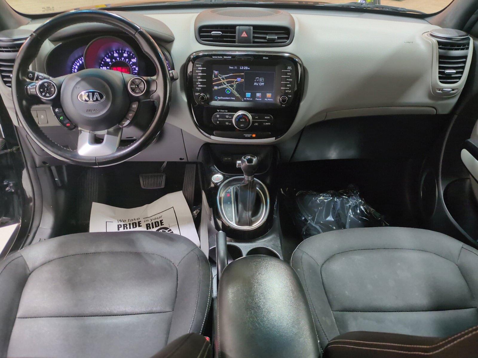 Used 2017 Kia Soul + w/ Audio Package FWD image 14