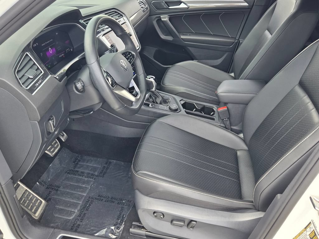 Certified 2024 Volkswagen Tiguan SE R-Line AWD/4WD image 9