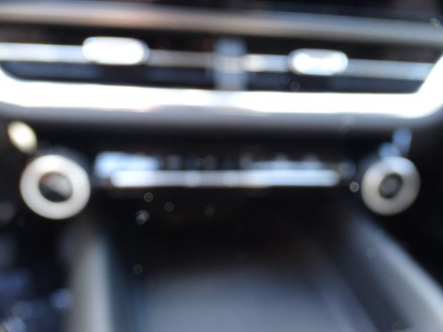 Certified 2025 Chevrolet Equinox EV LT FWD image 12