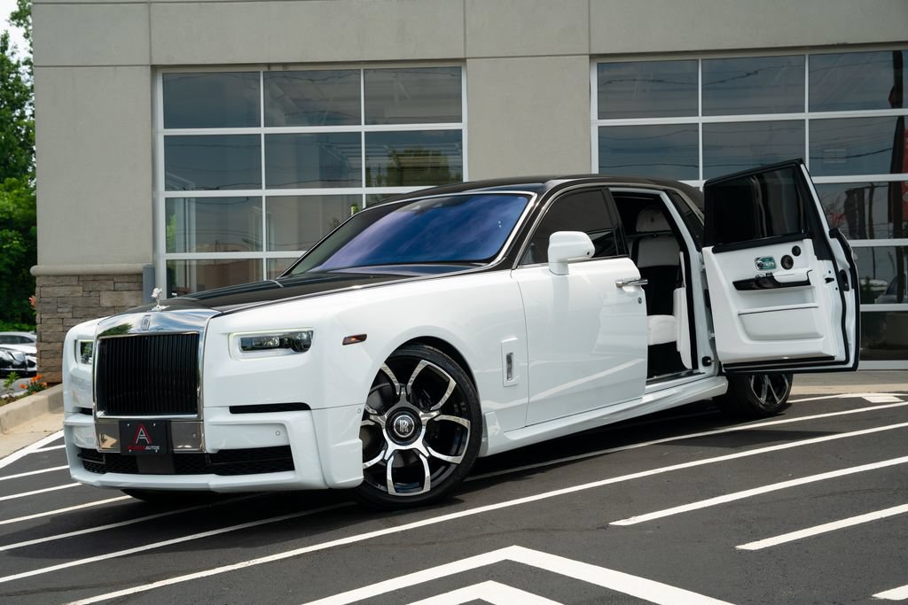Used 2022 Rolls-Royce Phantom Sedan w/ The Phantom Package RWD image 2
