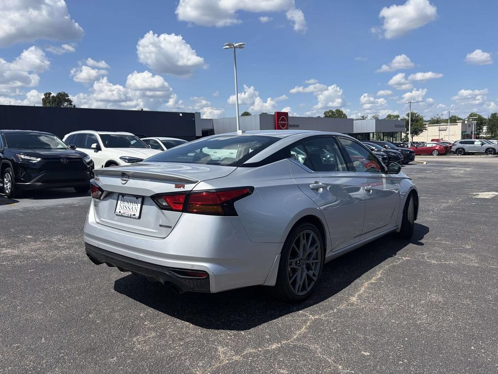 Used 2024 Nissan Altima 2.0 SR FWD image 3