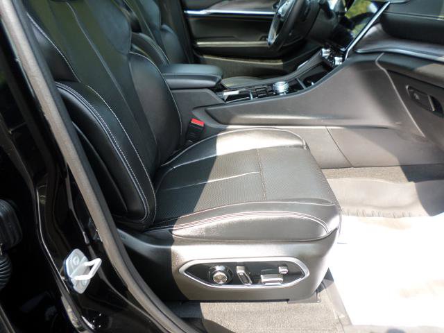 Used 2022 Jeep Grand Cherokee Overland w/ Adv Protech Group III image 2