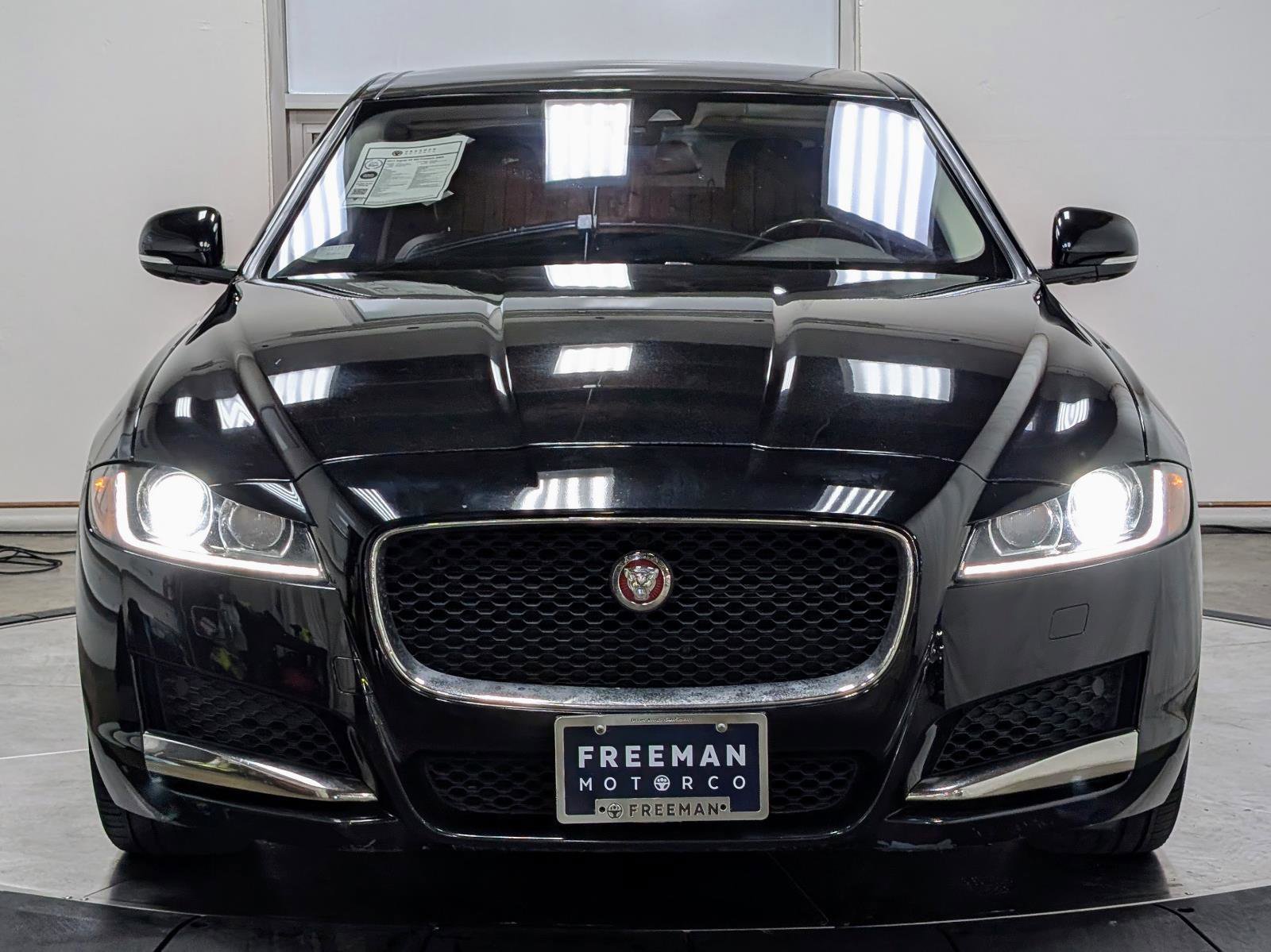 Used 2017 Jaguar XF Premium AWD/4WD image 3