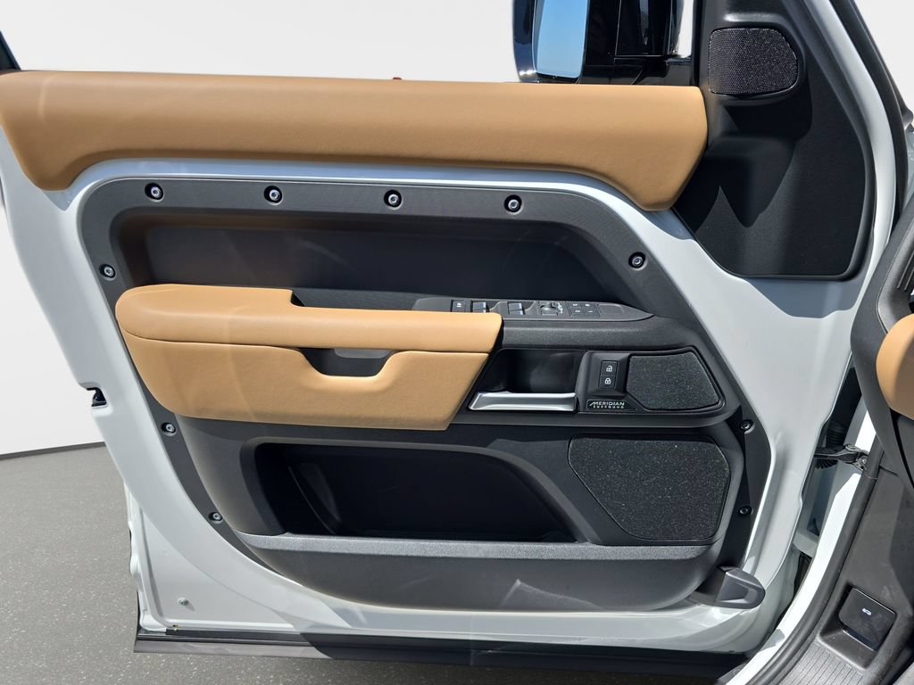 New 2026 Land Rover Defender 130 V8 AWD/4WD image 29