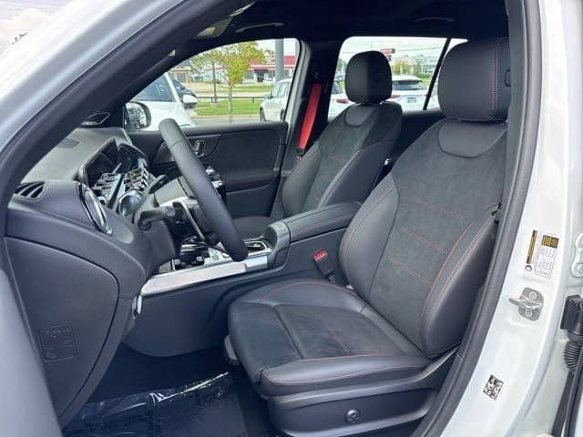New 2025 Mercedes-Benz GLB 35 AMG 4MATIC image 9