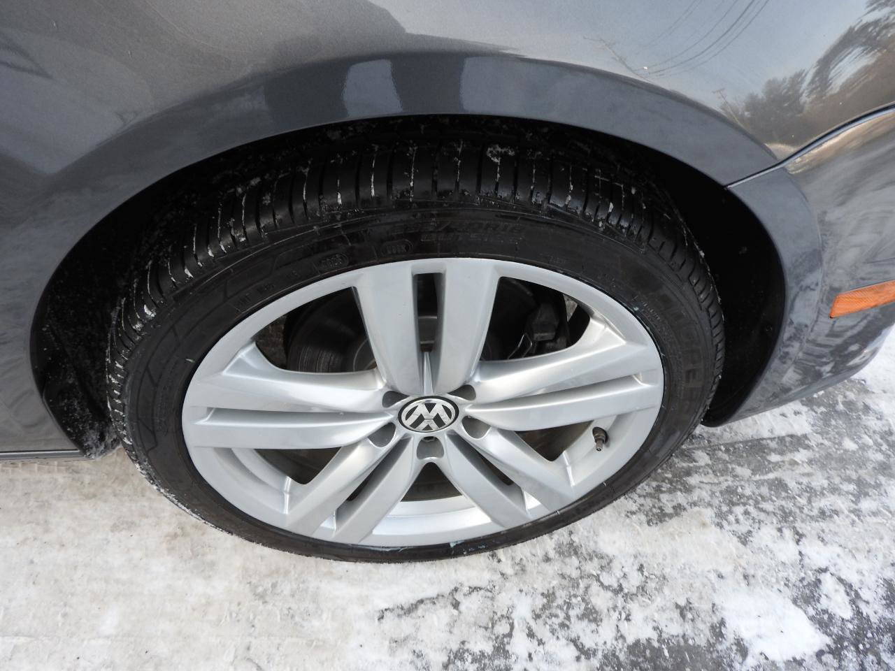 Used 2015 Volkswagen Eos Executive image 13