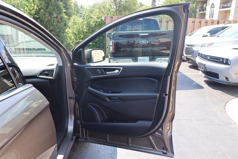 Used 2019 Ford Edge SEL w/ Equipment Group 201A AWD/4WD image 21