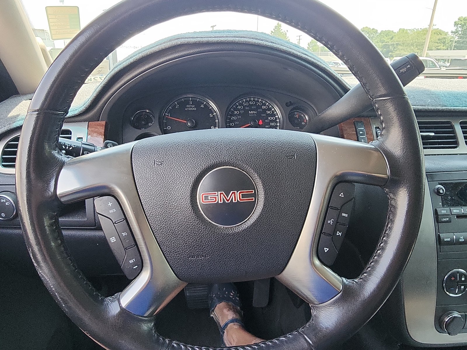 Used 2007 GMC Yukon SLT w/ SLT Preferred Equipment Group RWD image 12