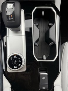 New 2025 Mitsubishi Outlander SE image 25