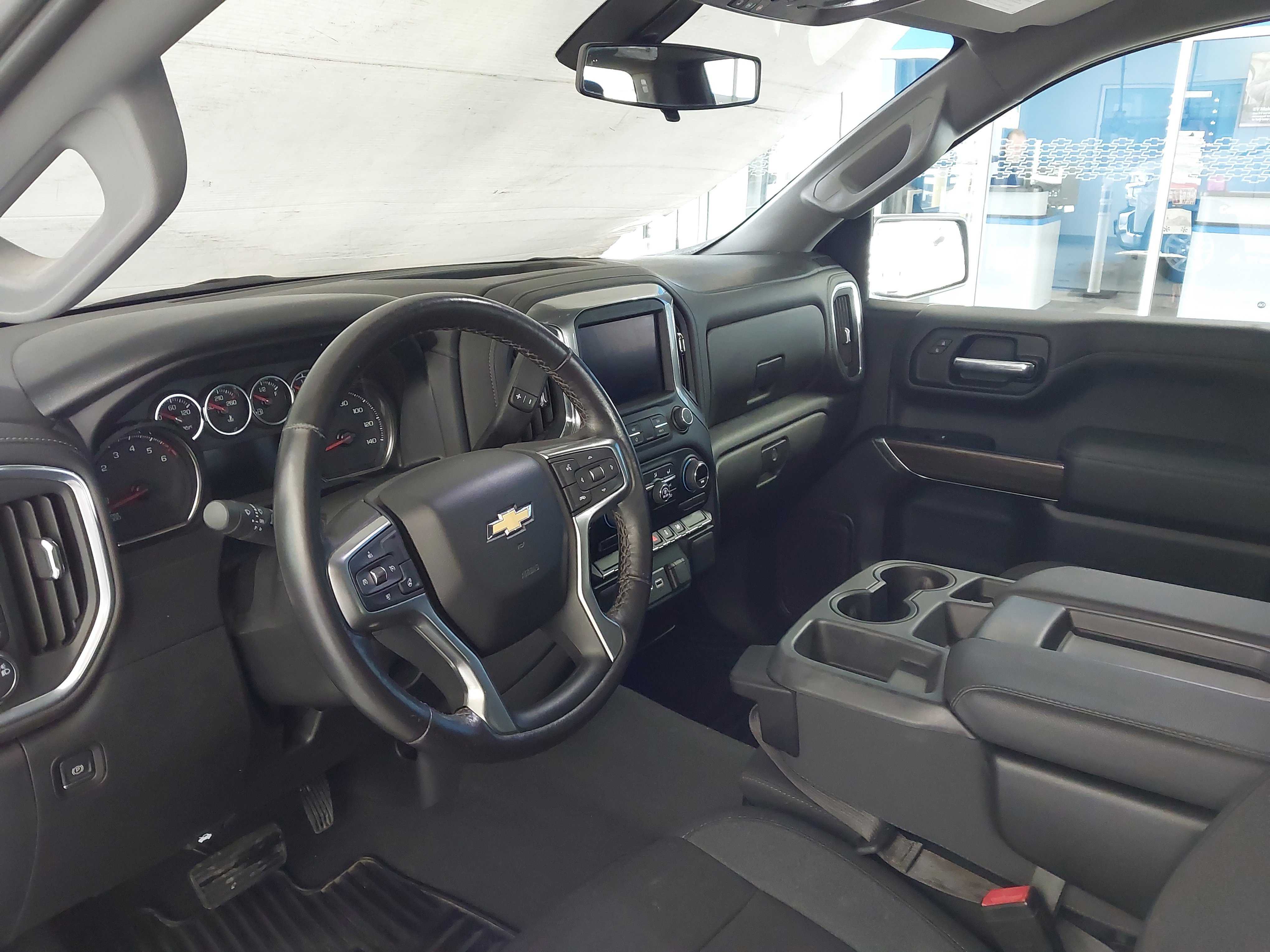 Used 2022 Chevrolet Silverado 1500 LT image 2