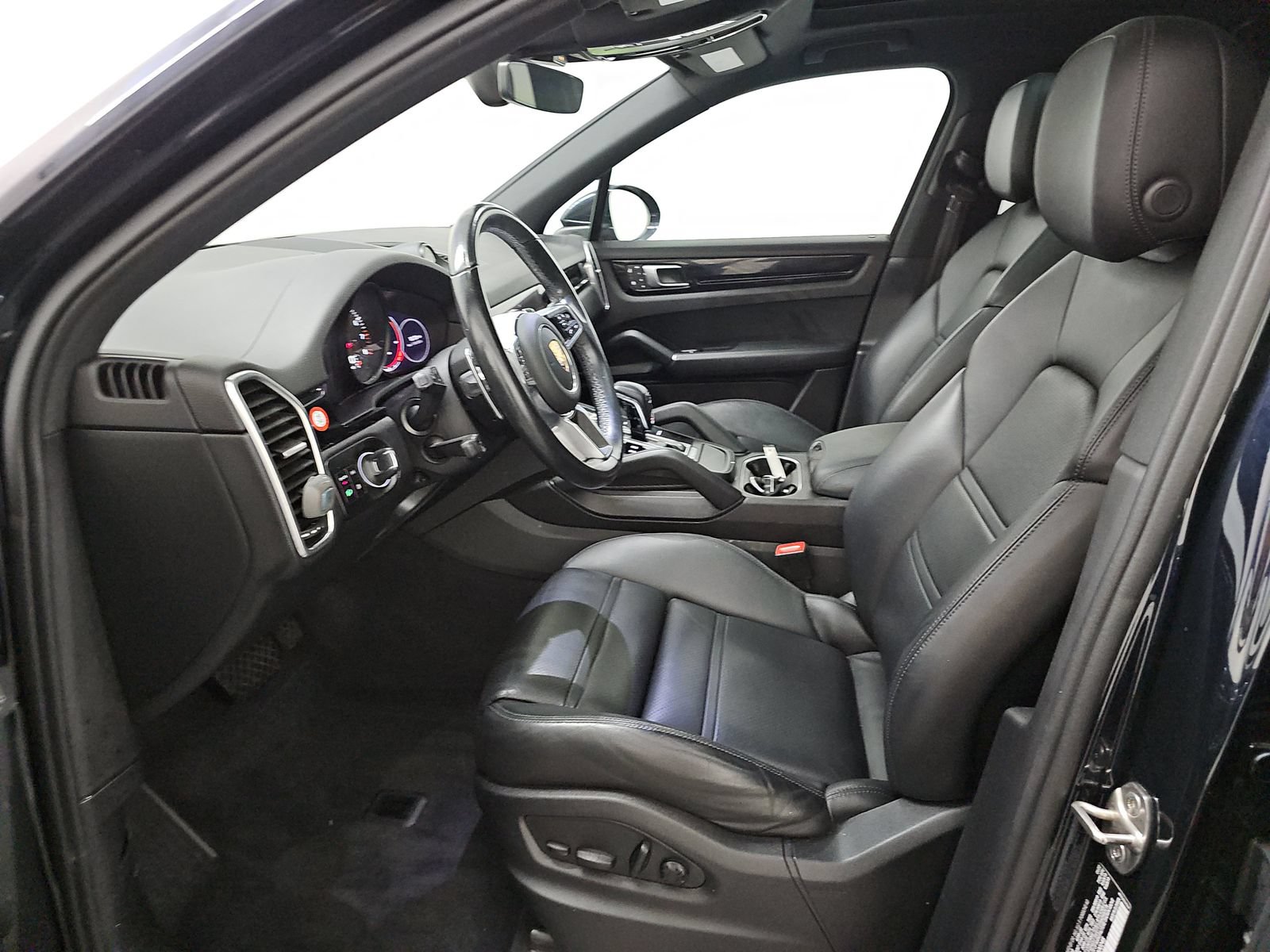 Used 2023 Porsche Cayenne Platinum Edition AWD/4WD image 7
