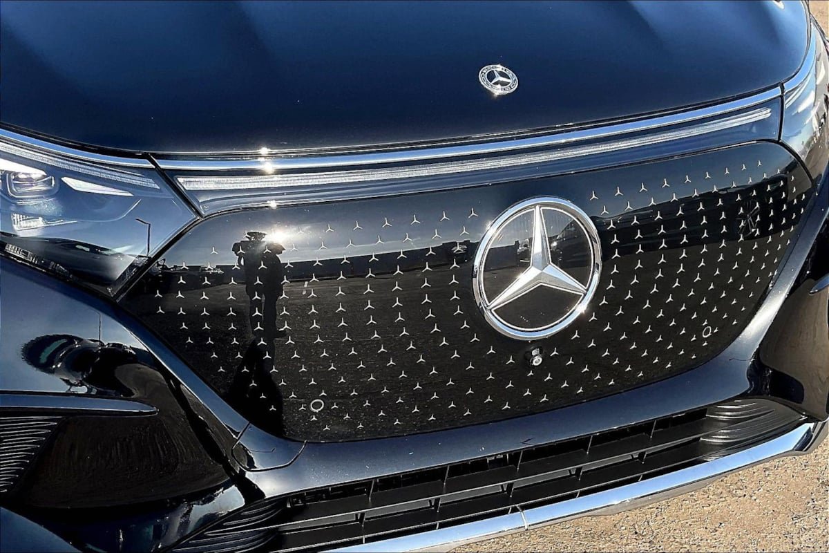 Used 2023 Mercedes-Benz EQS 450+ SUV w/ Exclusive Trim Package image 26