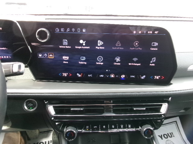 Used 2025 Chevrolet Traverse LT image 25