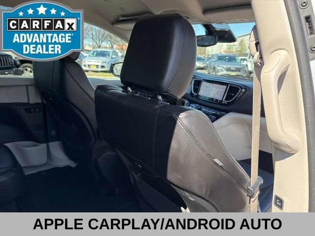 Used 2024 Chrysler Pacifica Touring-L FWD image 22