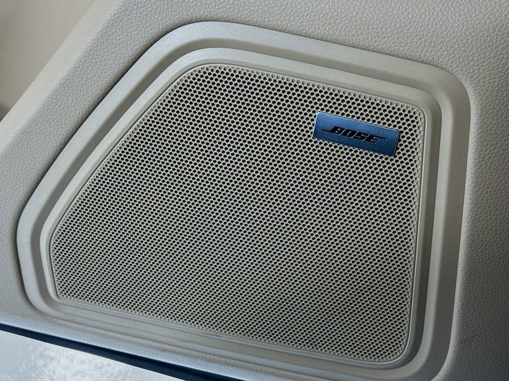 Certified 2025 Porsche Macan image 12