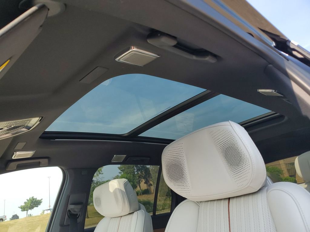 New 2026 Cadillac Vistiq Luxury image 18