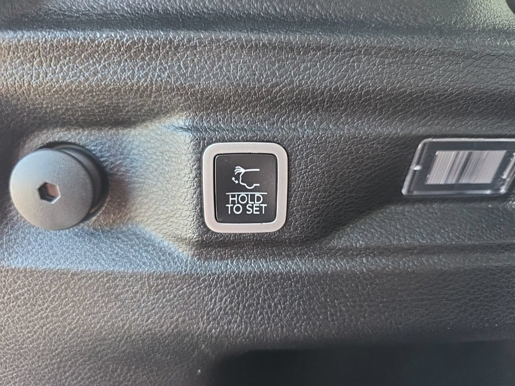 Used 2023 Jeep Grand Cherokee L Limited AWD/4WD image 29