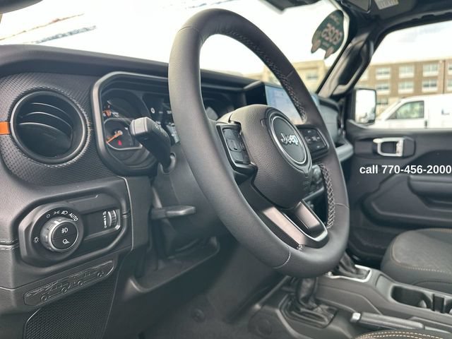 Used 2025 Jeep Gladiator Mojave w/ Convenience Group AWD/4WD image 10