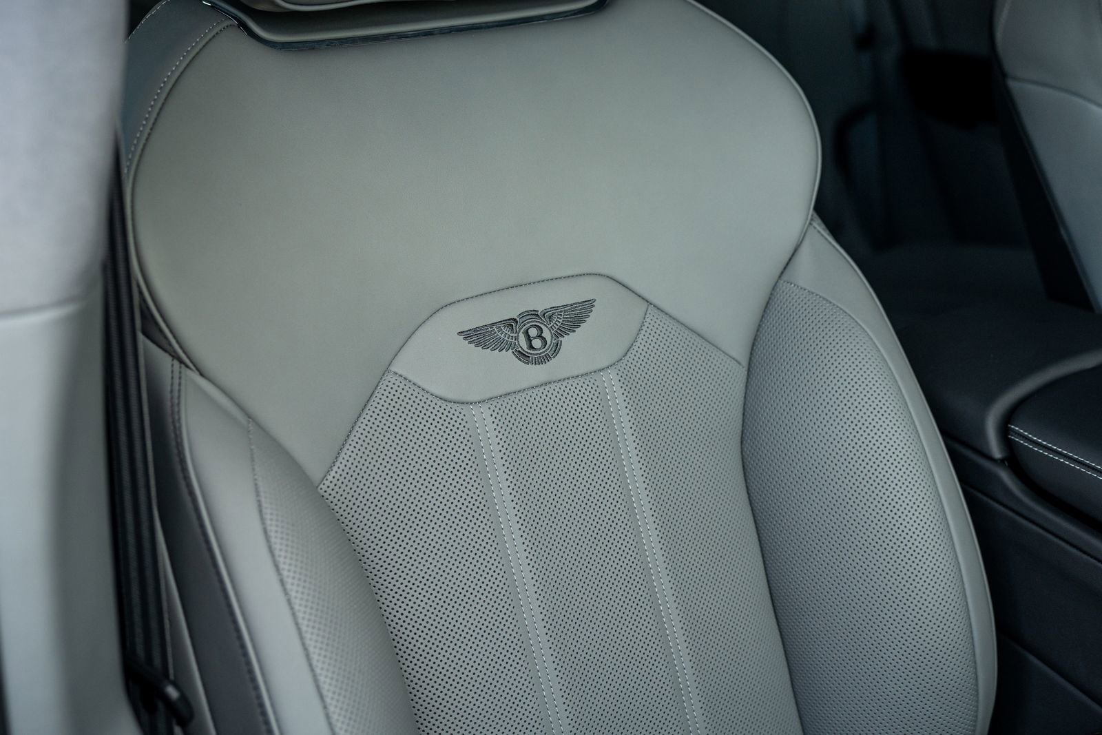 Certified 2025 Bentley Bentayga image 34