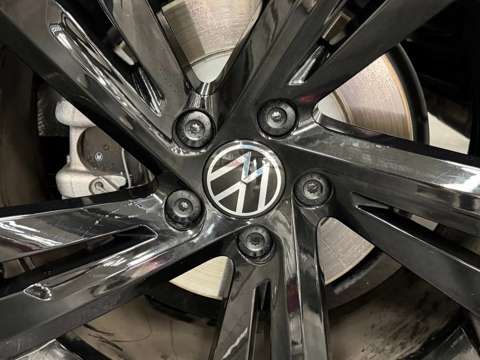 Used 2024 Volkswagen Tiguan SE R-Line FWD image 20