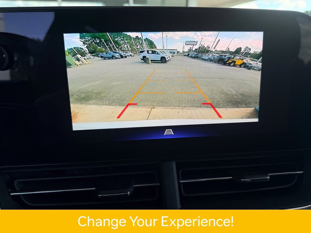 Used 2025 Chevrolet Trax LT w/ LT Convenience Package FWD image 8
