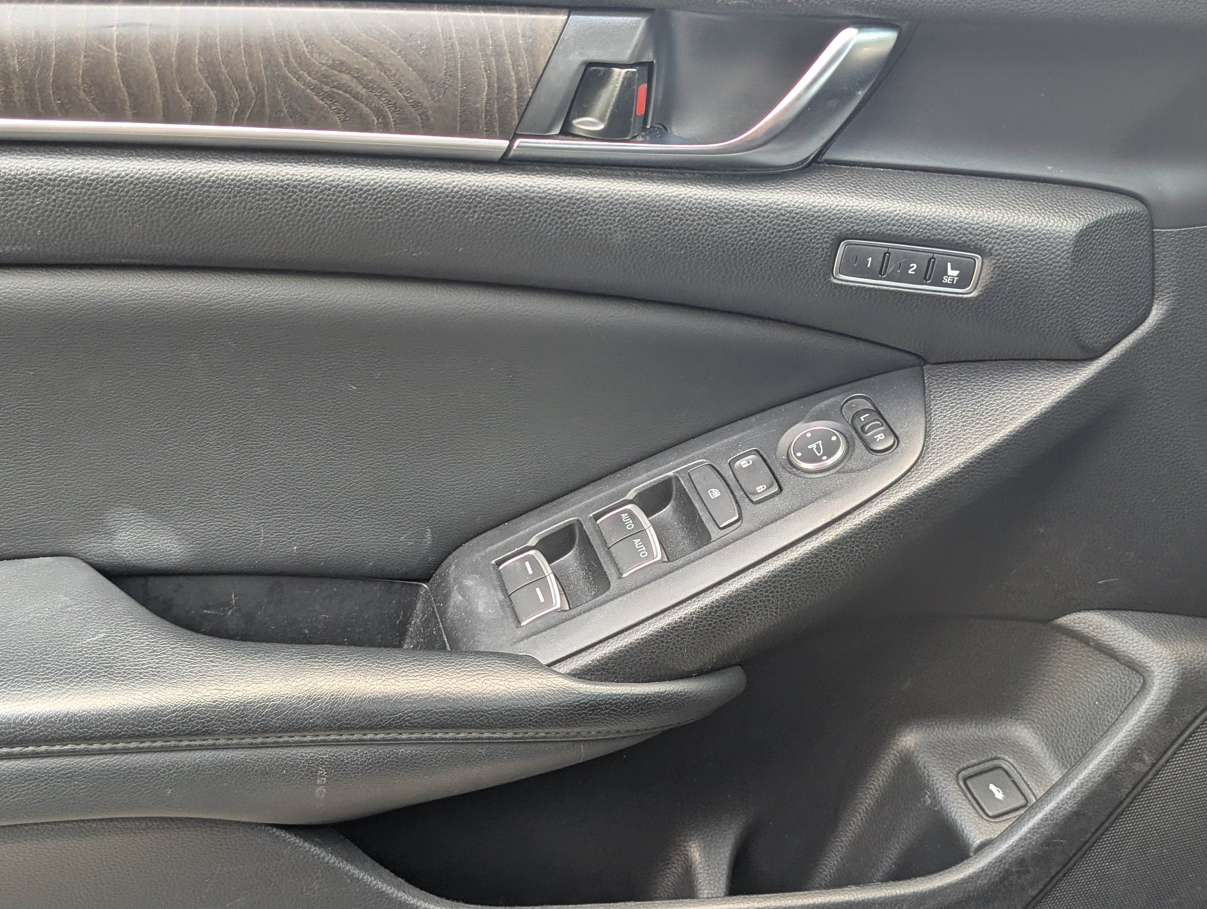 Used 2018 Honda Accord EX-L image 12