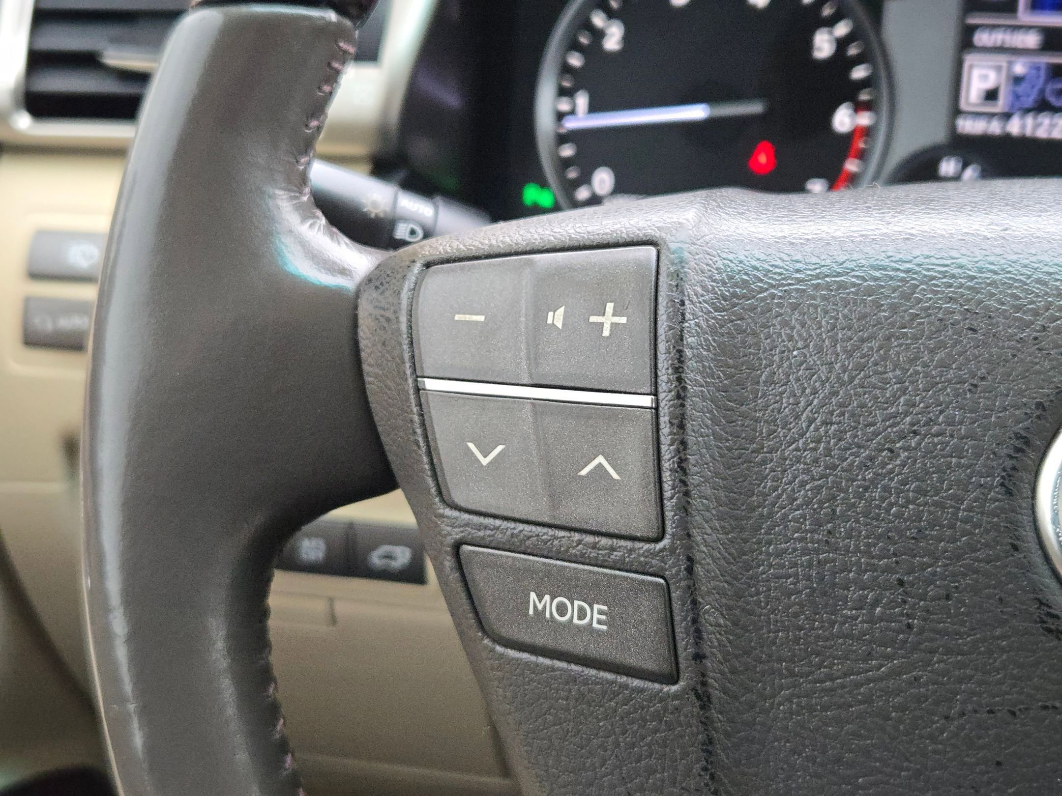 Used 2014 Lexus LX 570 4WD image 23