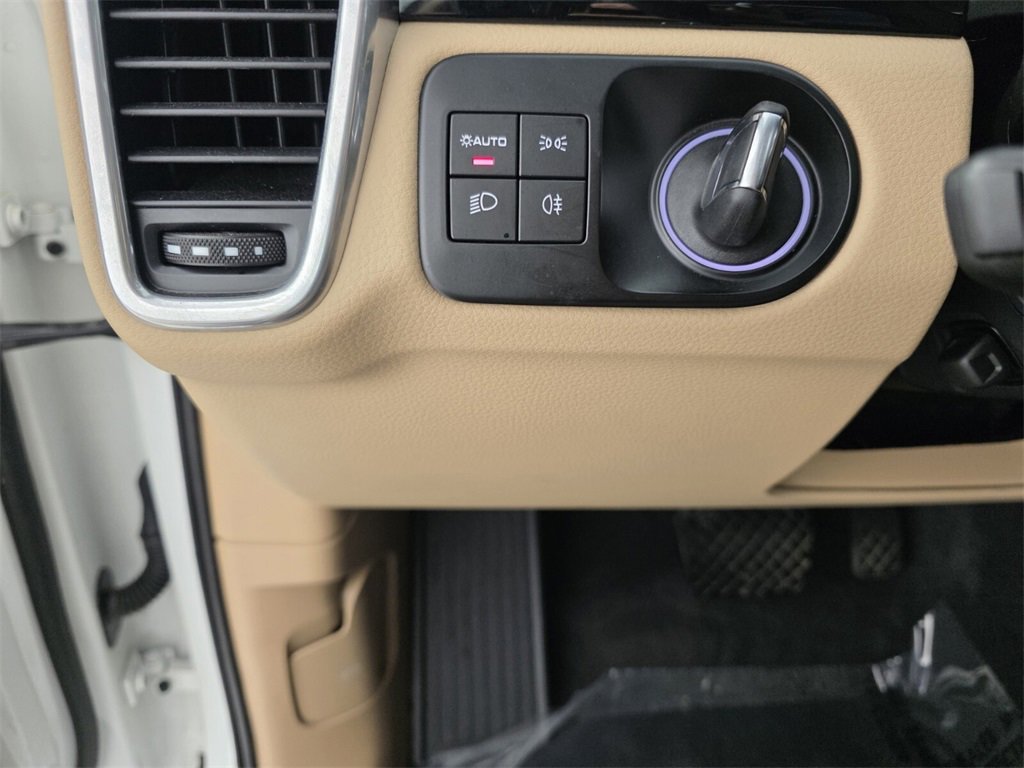 Used 2022 Porsche Cayenne image 26