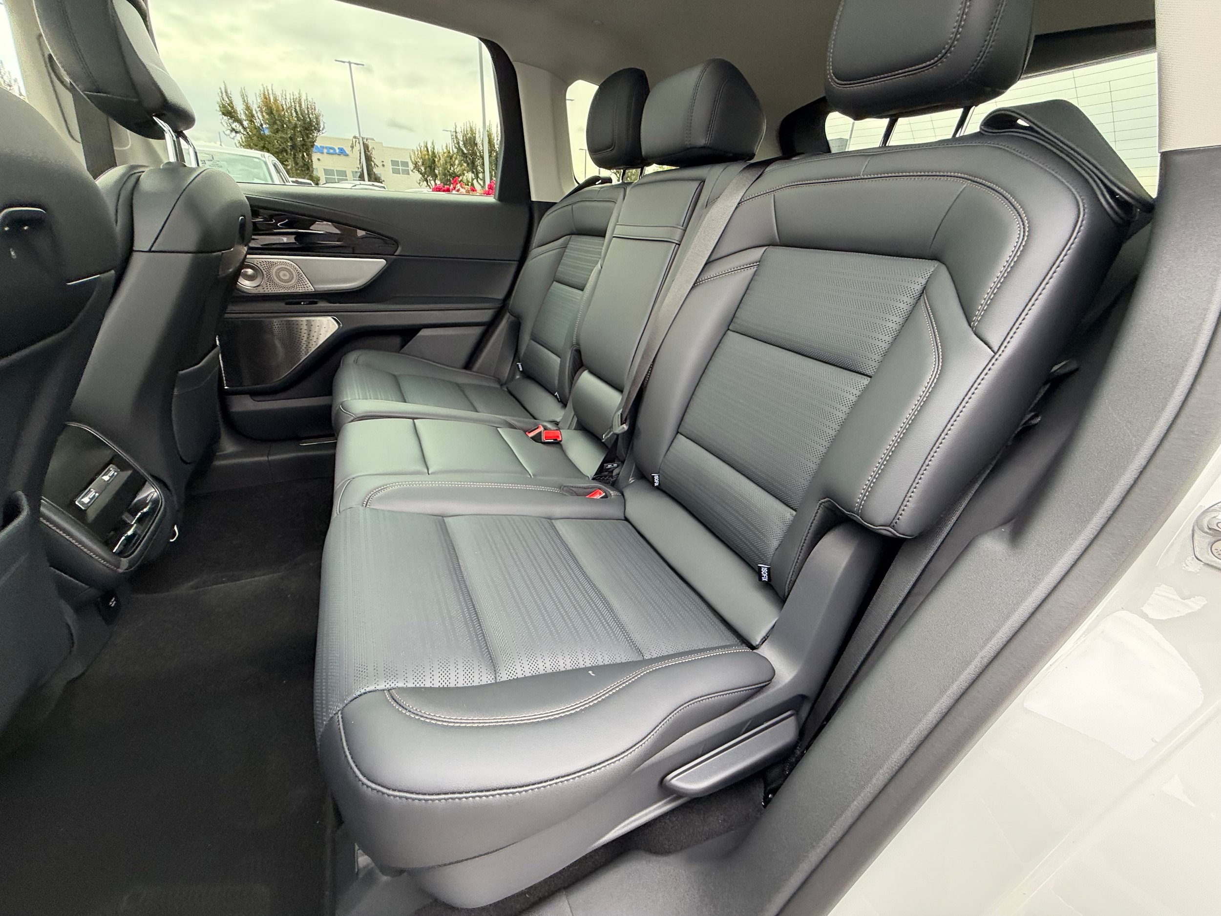New 2026 Lincoln Nautilus Reserve AWD/4WD image 16
