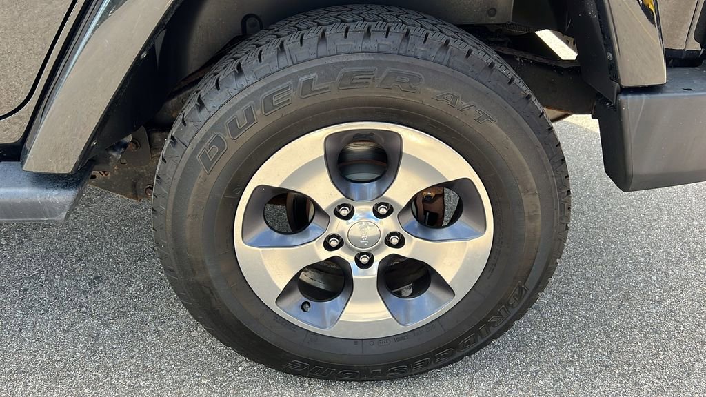 Used 2017 Jeep Wrangler Unlimited Sahara AWD/4WD image 28