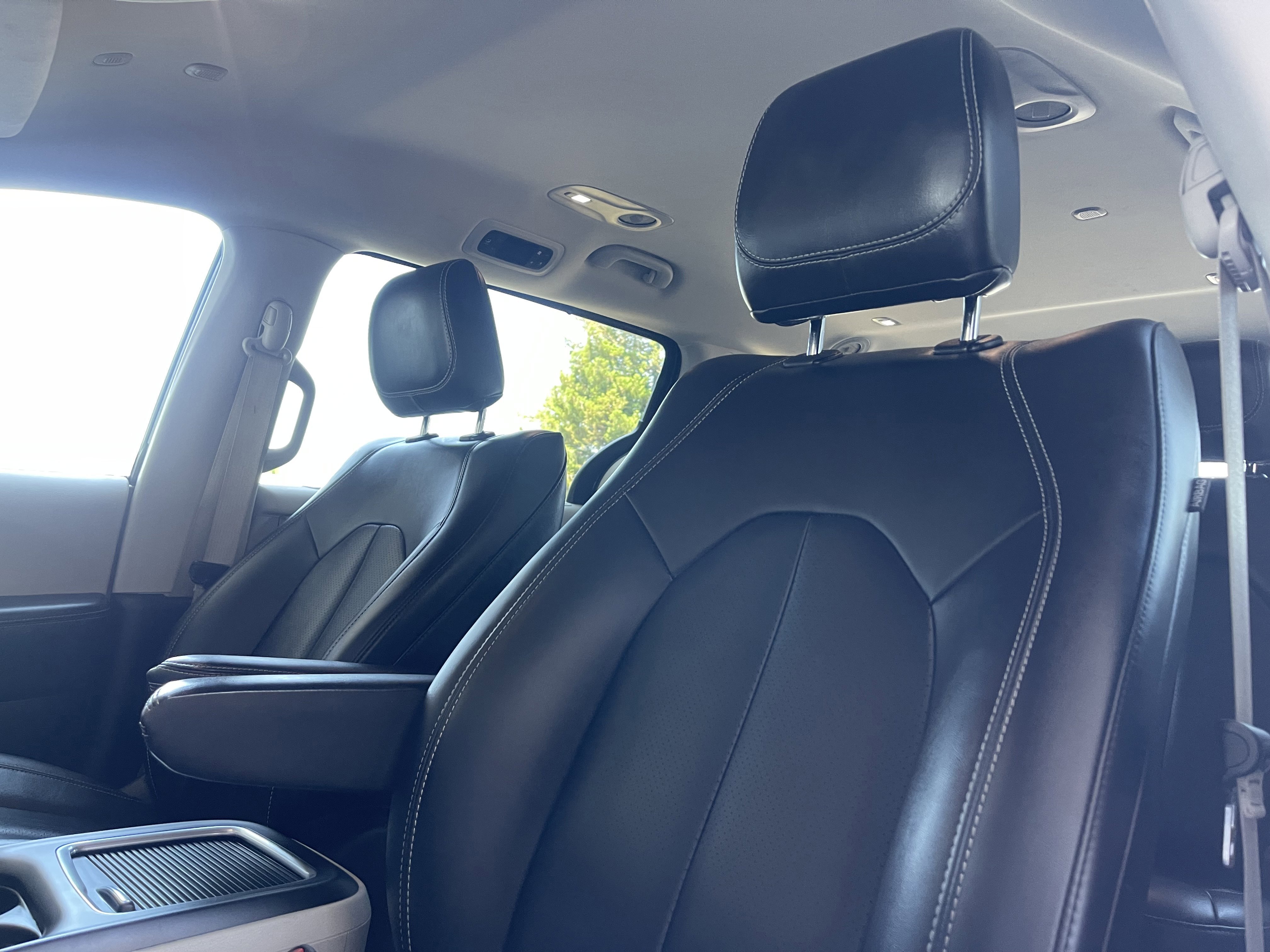 Used 2024 Chrysler Pacifica Touring-L FWD image 12