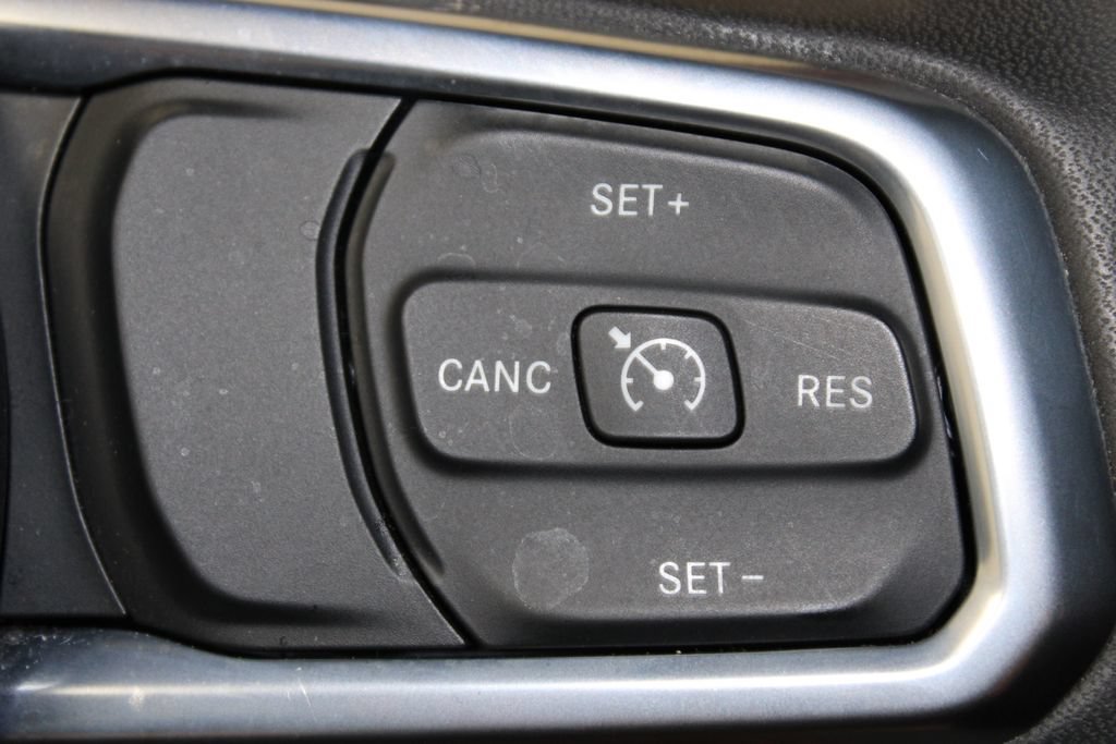 Used 2023 Jeep Gladiator Rubicon AWD/4WD image 34