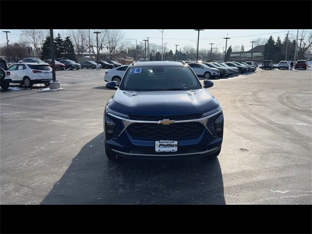 Certified 2024 Chevrolet Trax LT w/ Driver Confidence Package image 3