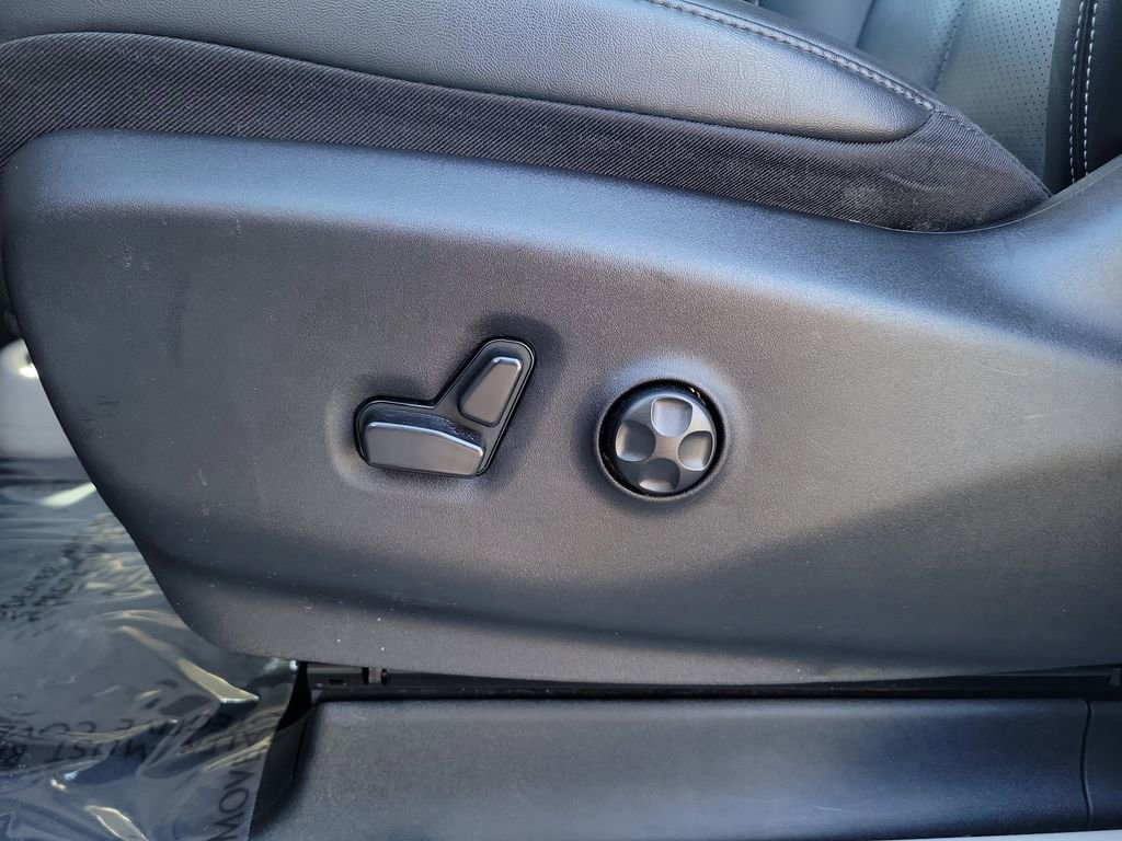 Certified 2024 Chrysler Pacifica Touring-L image 23