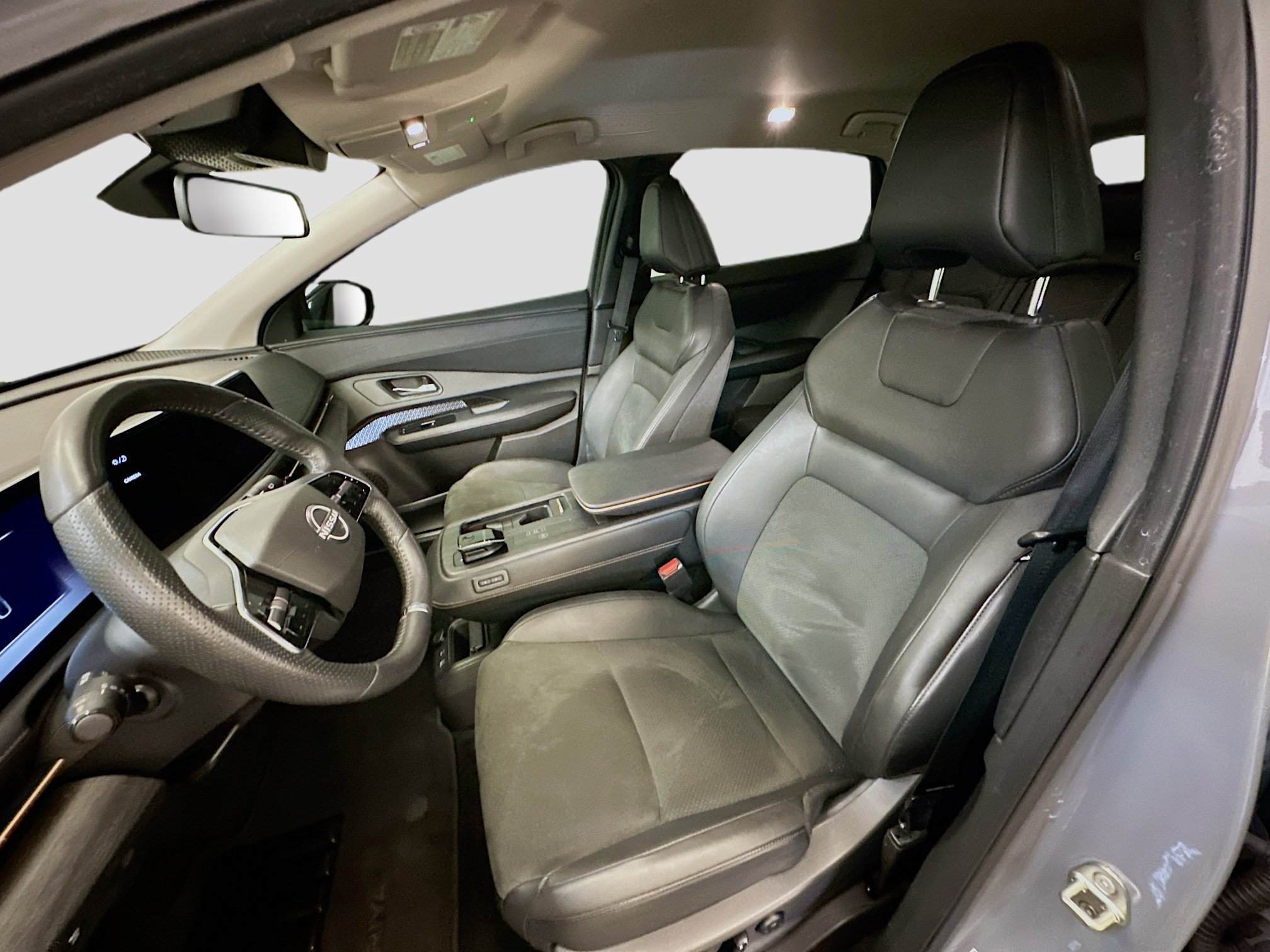 Used 2024 Nissan Ariya AWD image 13