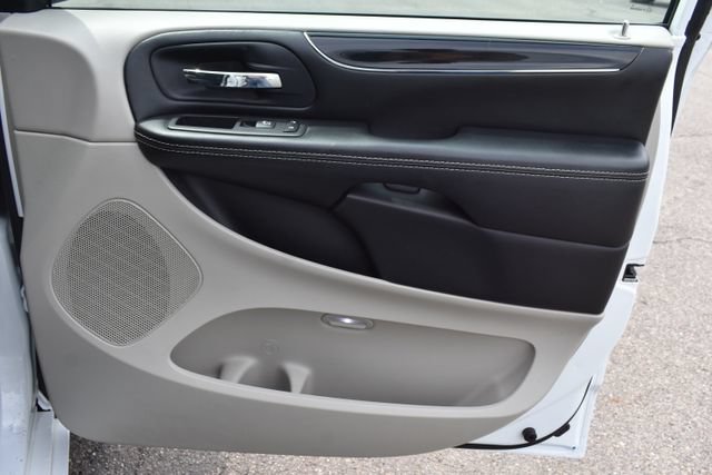 Used 2019 Dodge Grand Caravan SXT FWD image 41